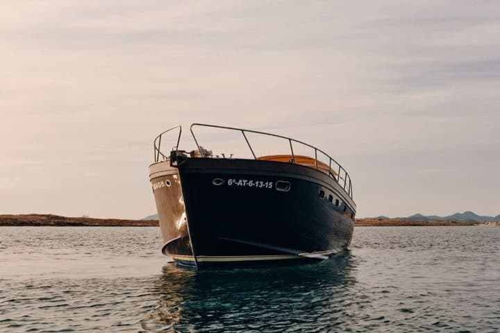 Private Yacht Rental in Ibiza for 8 People with Drinks