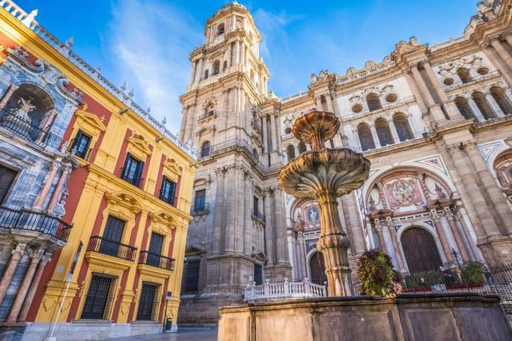 Malaga Scavenger Hunt & Highlights Self-Guided Walking Tour