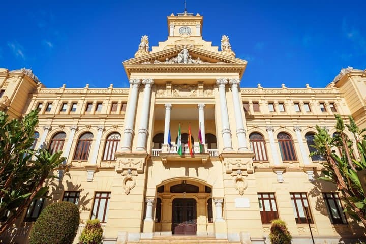 Malaga Scavenger Hunt & Highlights Self-Guided Walking Tour