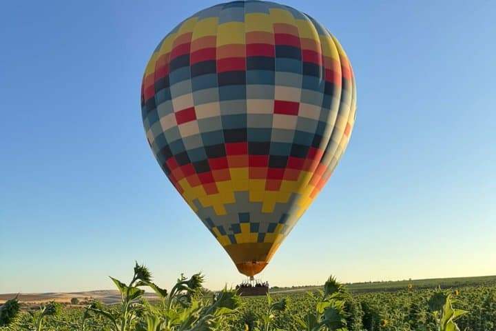 Balloon flight at dawn in Salamanca