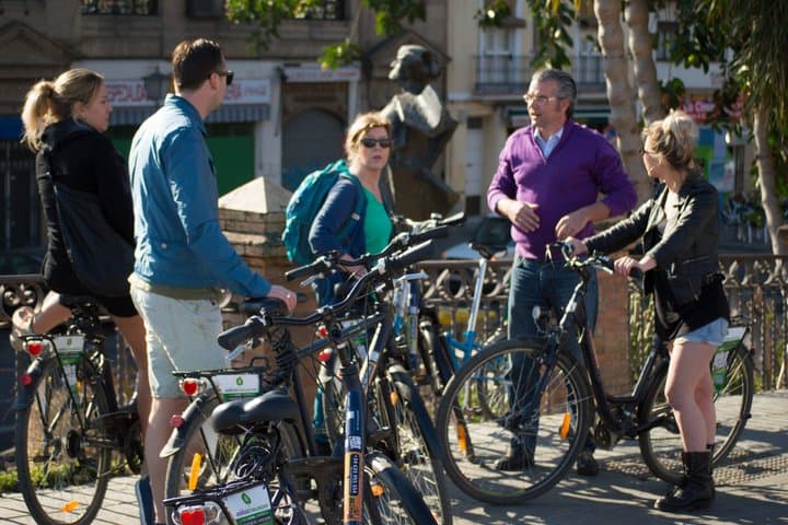 3-hour Guided Bike Tour along the Highlights of Seville