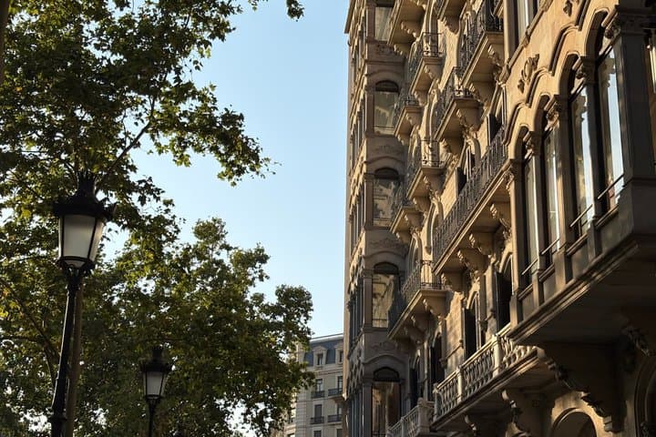 Barcelona Walking Tour: Gaudi's Masterpieces