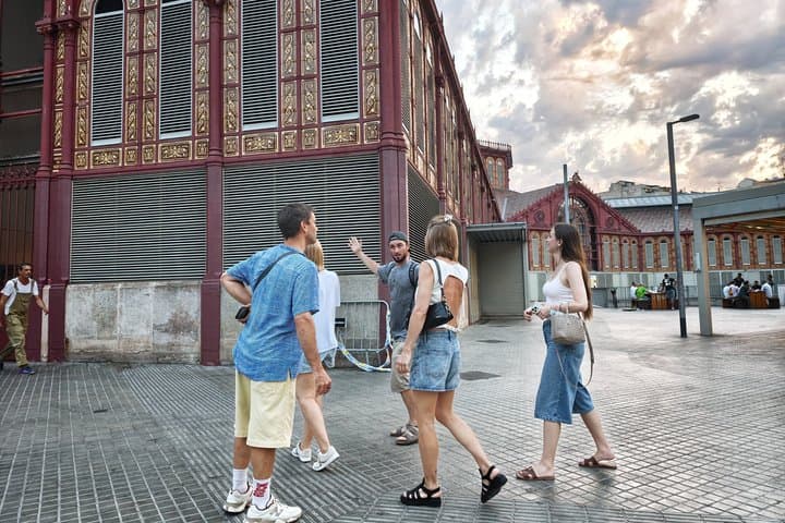 Taste Barcelona with Tapas, Wine and Catalan Traditions