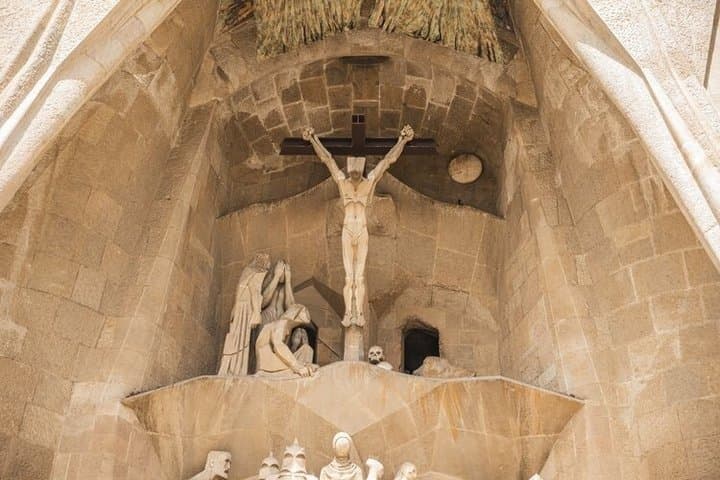 Sagrada Familia de Barcelona and Park Güell Entrance with Audio Guide
