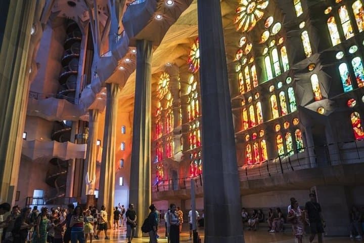 Sagrada Familia de Barcelona and Park Güell Entrance with Audio Guide