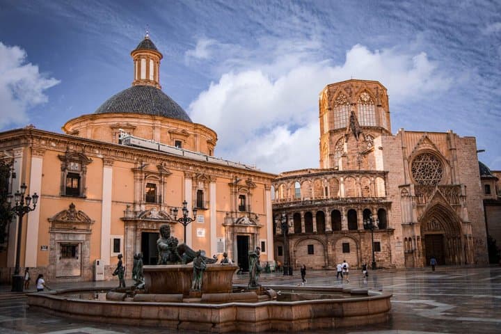 Free walking Tour Valencia Essentials with local guides