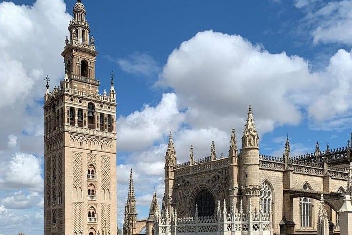 Cathedral, La Giralda and Santa Cruz Quarter Tour "Jewish"