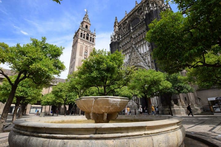 Cathedral, La Giralda and Santa Cruz Quarter Tour "Jewish"