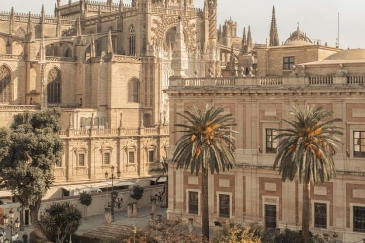 Cathedral, La Giralda and Santa Cruz Quarter Tour "Jewish"