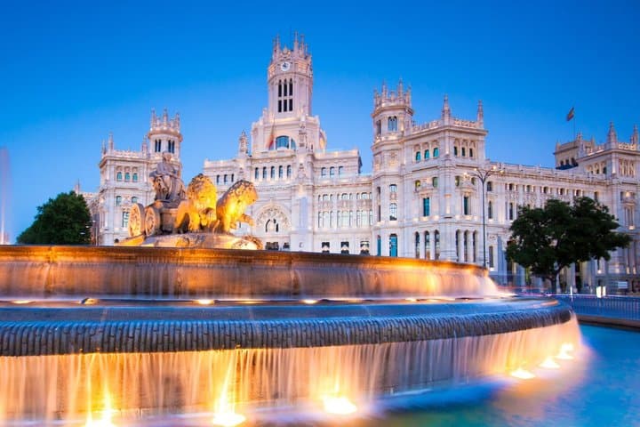 Madrid Scavenger Hunt & Highlights Self-Guided Walking Tour