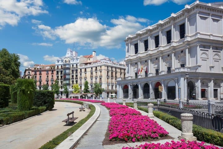 Madrid Scavenger Hunt & Highlights Self-Guided Walking Tour