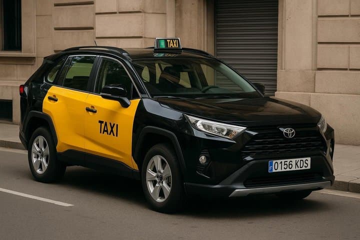 Barcelona Airport BCN to Sitges Private Taxi Transfer