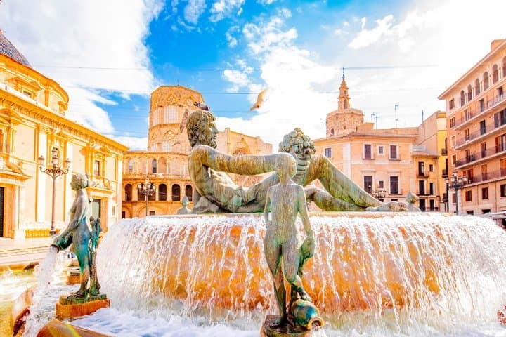 Barcelona to Valencia Private Transfer with 2h Sightseeing Stop
