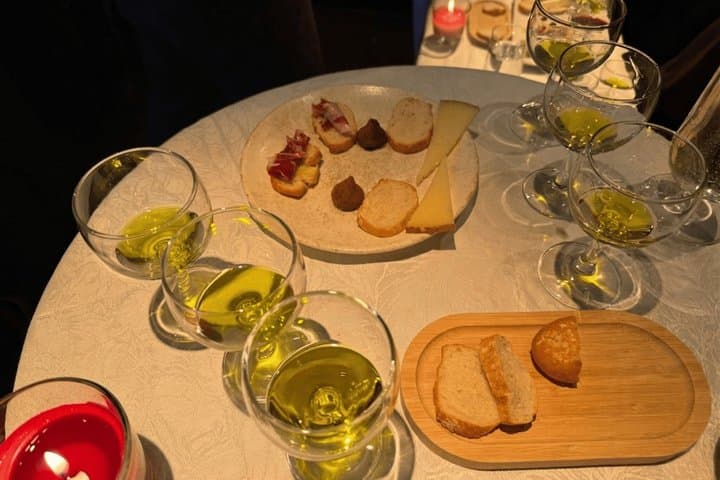 Madrid Olive Oil Tasting, Tapas & Spanish Wine Experience