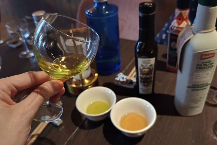 Madrid Olive Oil Tasting, Tapas & Spanish Wine Experience