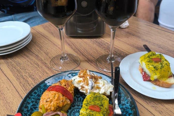 Granada Tapas and wine tour!