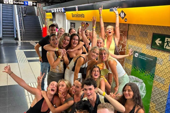 Barcelona Rooftop Party + Bar crawl with VIP Club Entry