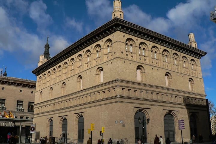 Zaragoza Old Town and El Pilar Self Guided Walking Tour with Quiz