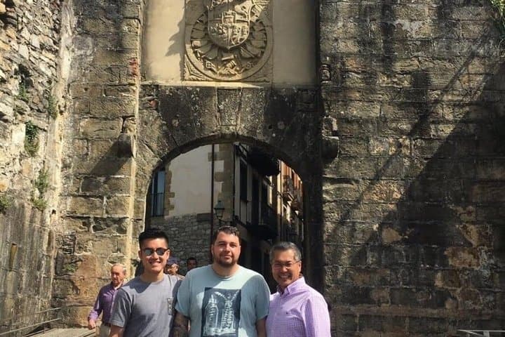 Private Tour: Txakoli Winery and Pintxos Route in Hondarribia