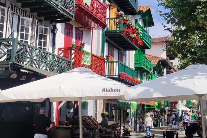 Private Tour: Txakoli Winery and Pintxos Route in Hondarribia