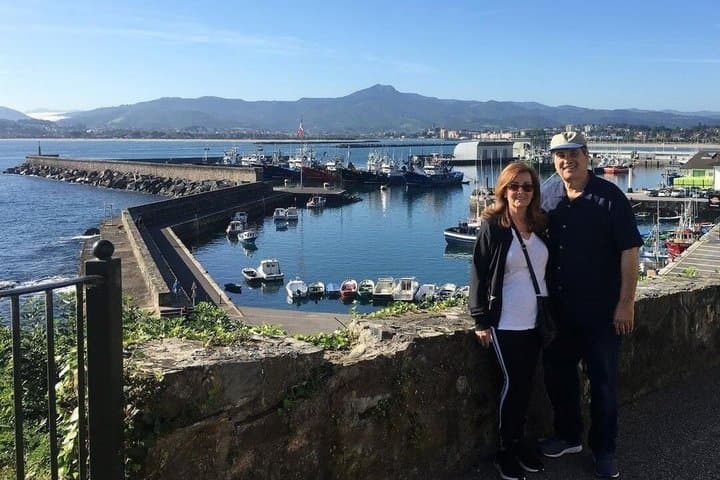 Private Tour: Txakoli Winery and Pintxos Route in Hondarribia