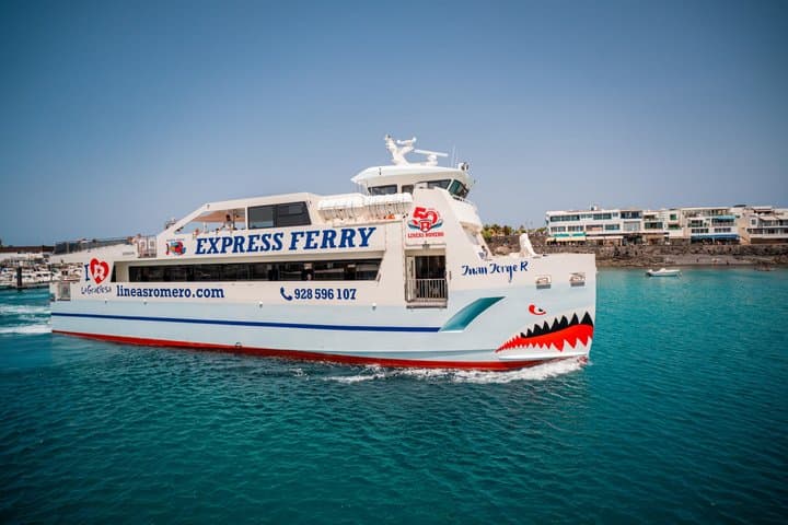 Lanzarote:Ferry ticket to Fuerteventura with free wifi