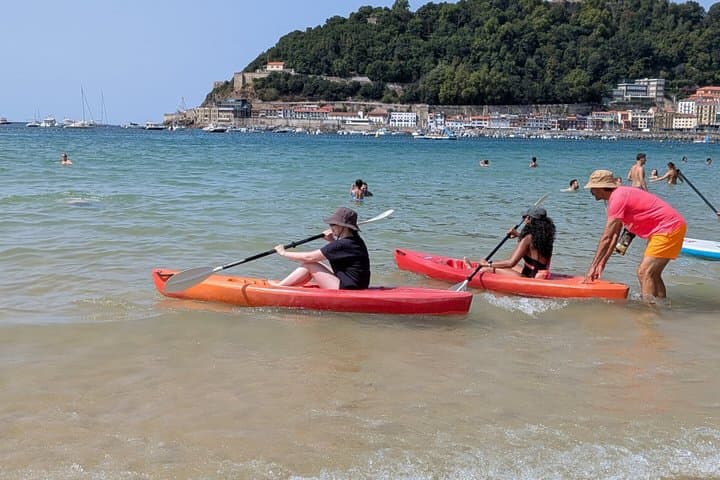 Kayak Sup with a local guide through La concha Bay