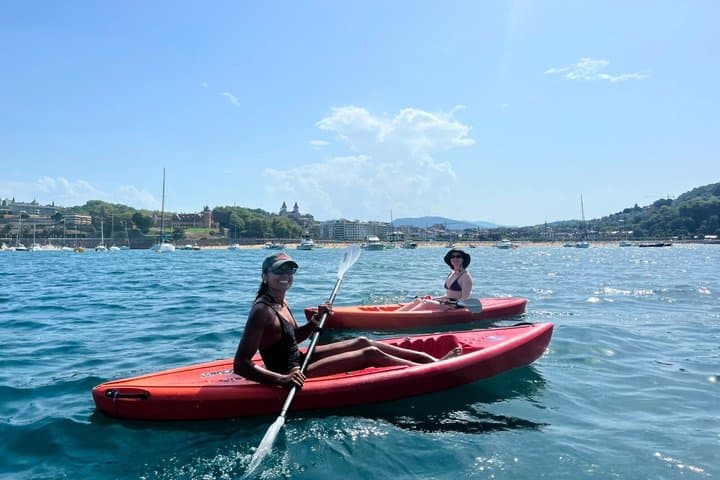 Kayak Sup with a local guide through La concha Bay