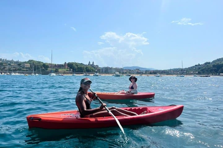 Kayak Sup with a local guide through La concha Bay
