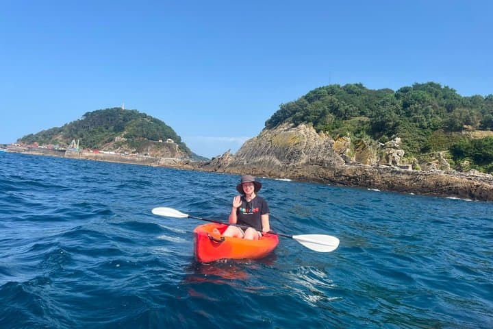 Kayak Sup with a local guide through La concha Bay