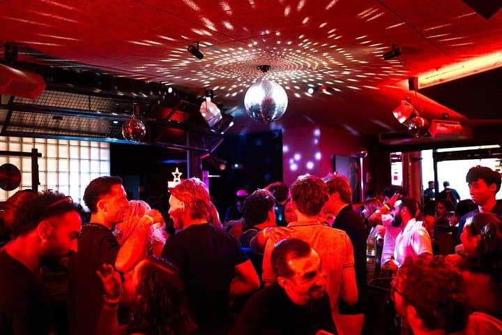 Pub Crawl Barcelona | 4h Experience | Club Entry