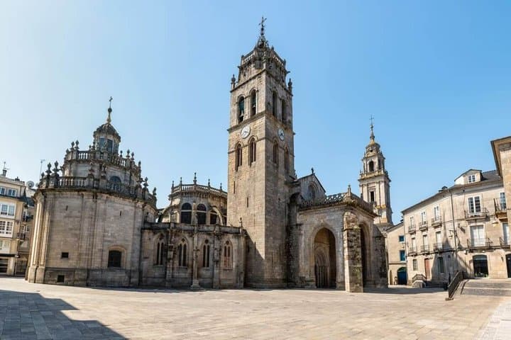 Hello Lugo: Private 2-Hour Intro City Walk with Local Guide