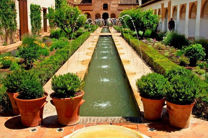 I have my ticket: Join a group in the Alhambra