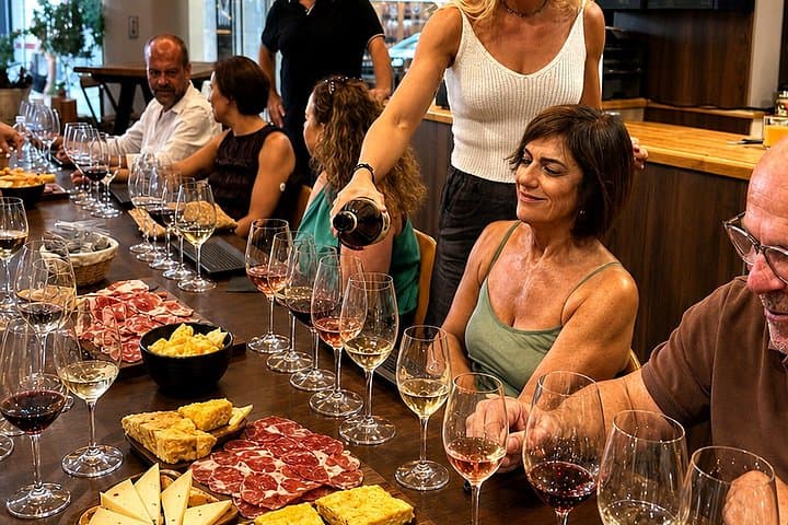 Málaga Spanish Wine Tasting with 5 Wines and Gourmet Tapas