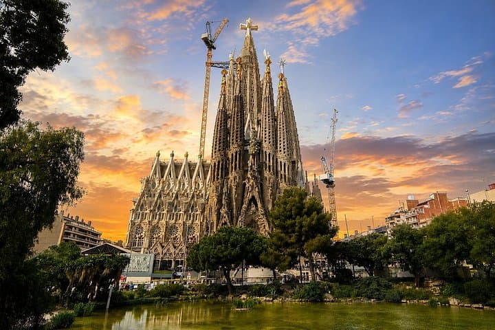 Sagrada Familia Private Tour with Skip the Line Access