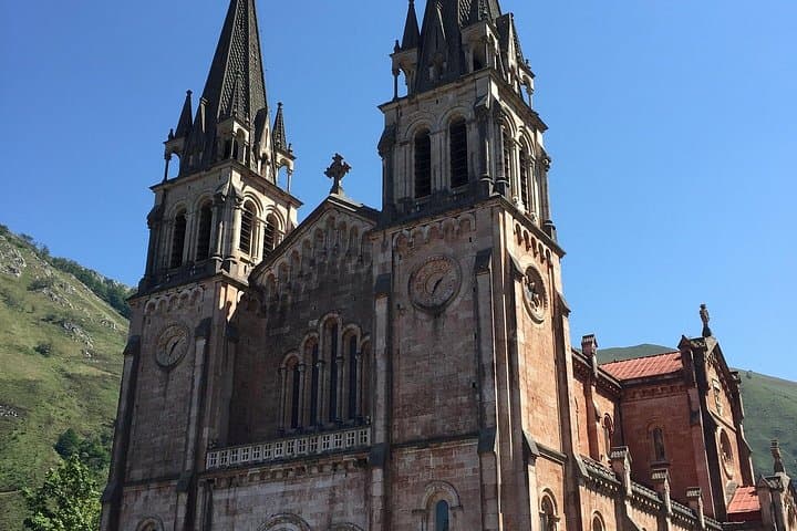 Private Tour of the Lakes of Covadonga and Cangas de Onís