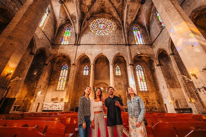 Barcelona: Montjuic, Cable Car, Harbour Cruise and Old Town Tour