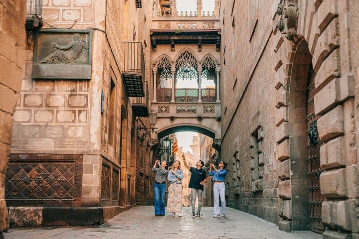 Barcelona: Montjuic, Cable Car, Harbour Cruise and Old Town Tour