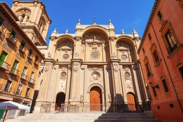 Granada Scavenger Hunt & Highlights Self-Guided Walking Tour