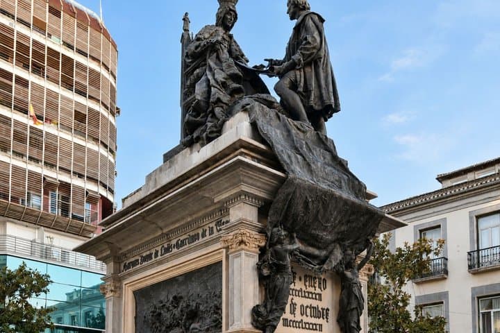 Granada Scavenger Hunt & Highlights Self-Guided Walking Tour