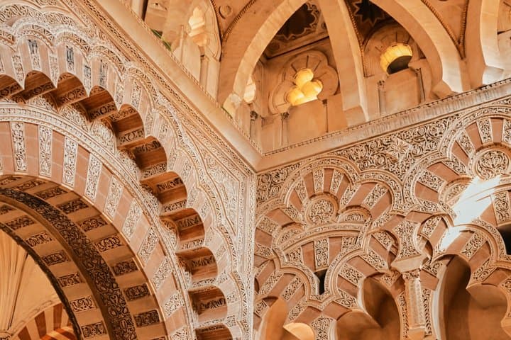 Mosque-Cathedral and Jewish Quarter guided tour