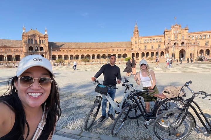 Seville: Guided small group bike and e-bike tour