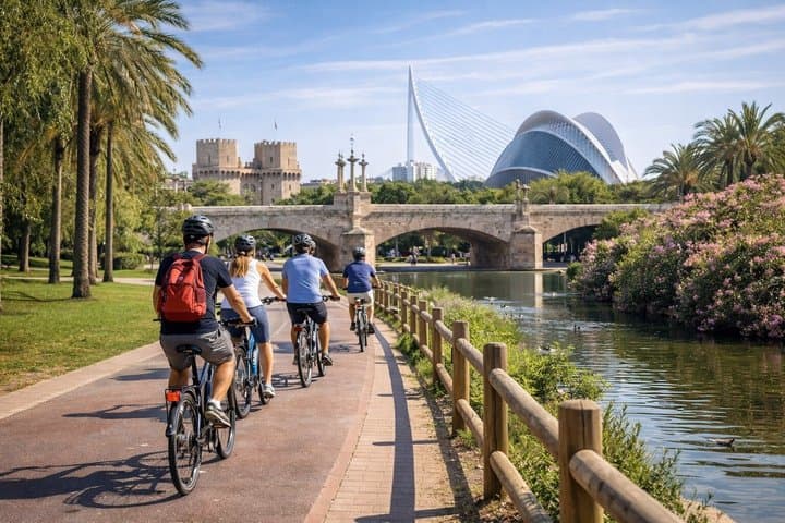 Valencia: E-bike Tour, Beaches & City of Arts and Sciences
