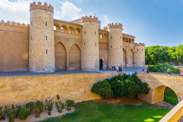 Zaragoza Scavenger Hunt and Highlights Self Guided Walking Tour