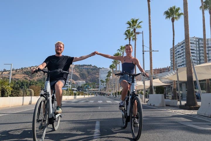 Malaga: E-Bike 3-Hour Sightseeing Tour