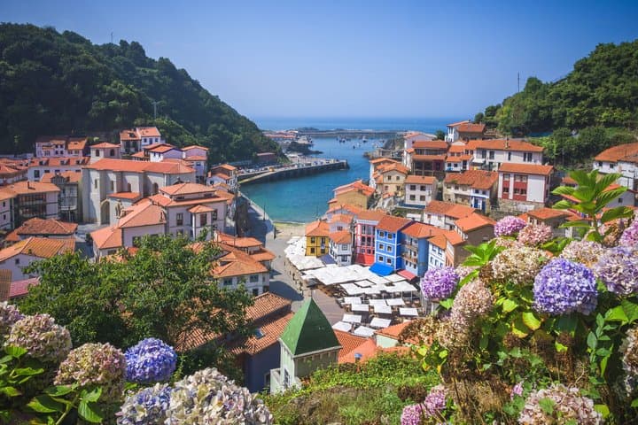 Lagos de Covadonga Cudillero and La Regalina from Oviedo and Gijón