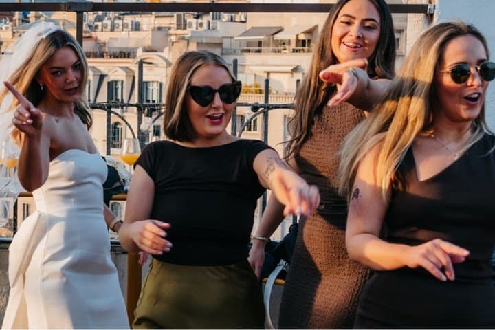 Barcelona: Rooftop Salsa Class with Unlimited Sangria