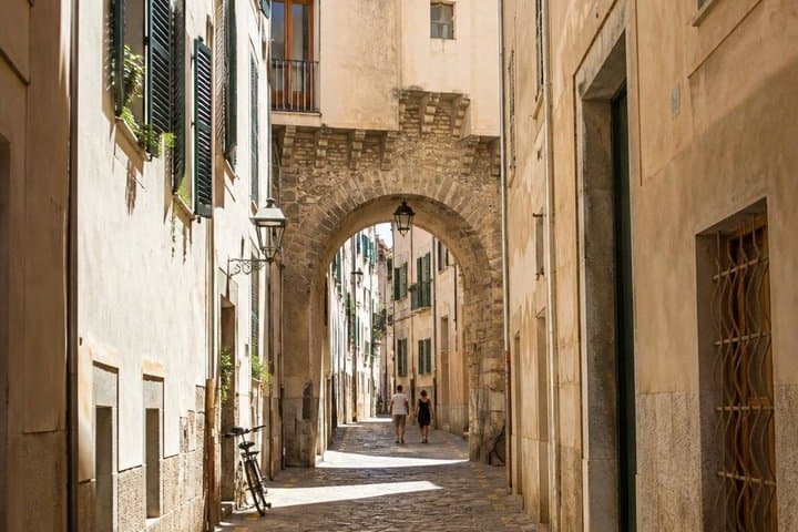 Podcast Tour Palma From Gothic Light To Moorish Shadows