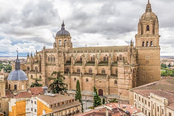 Salamanca City Walk with Audio Guide in 7 Languages on Your Phone