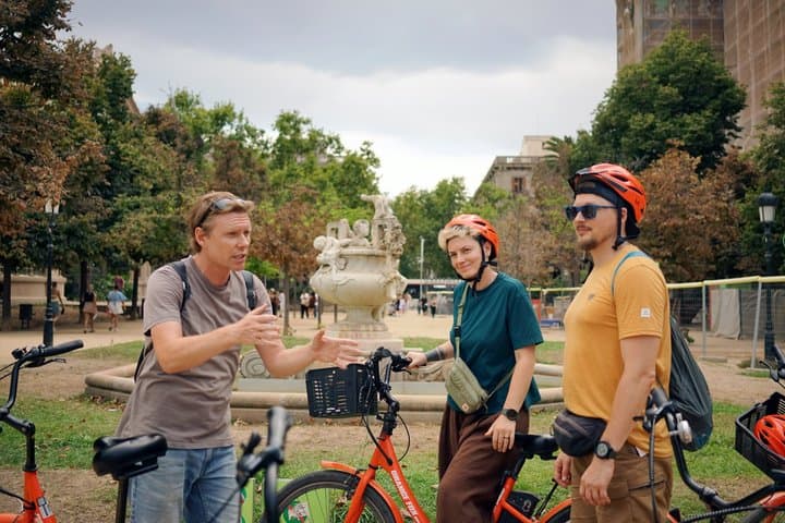 Barcelona Premium E-Bike Tour: Small Group City Experience